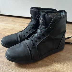 Indie Ridge men’s motorcycle shoes size 10.5